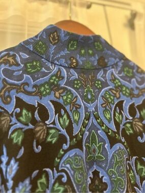 Chico's Medallion Eco Mock Neck Long Sleeve Top Black  Blue Green Knit Size O
